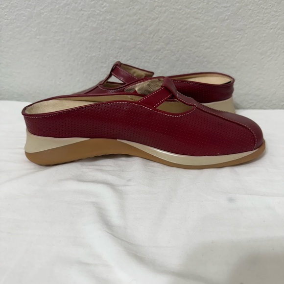 Brighton Erin Red Leather Mules size 8 - Picture 4 of 12